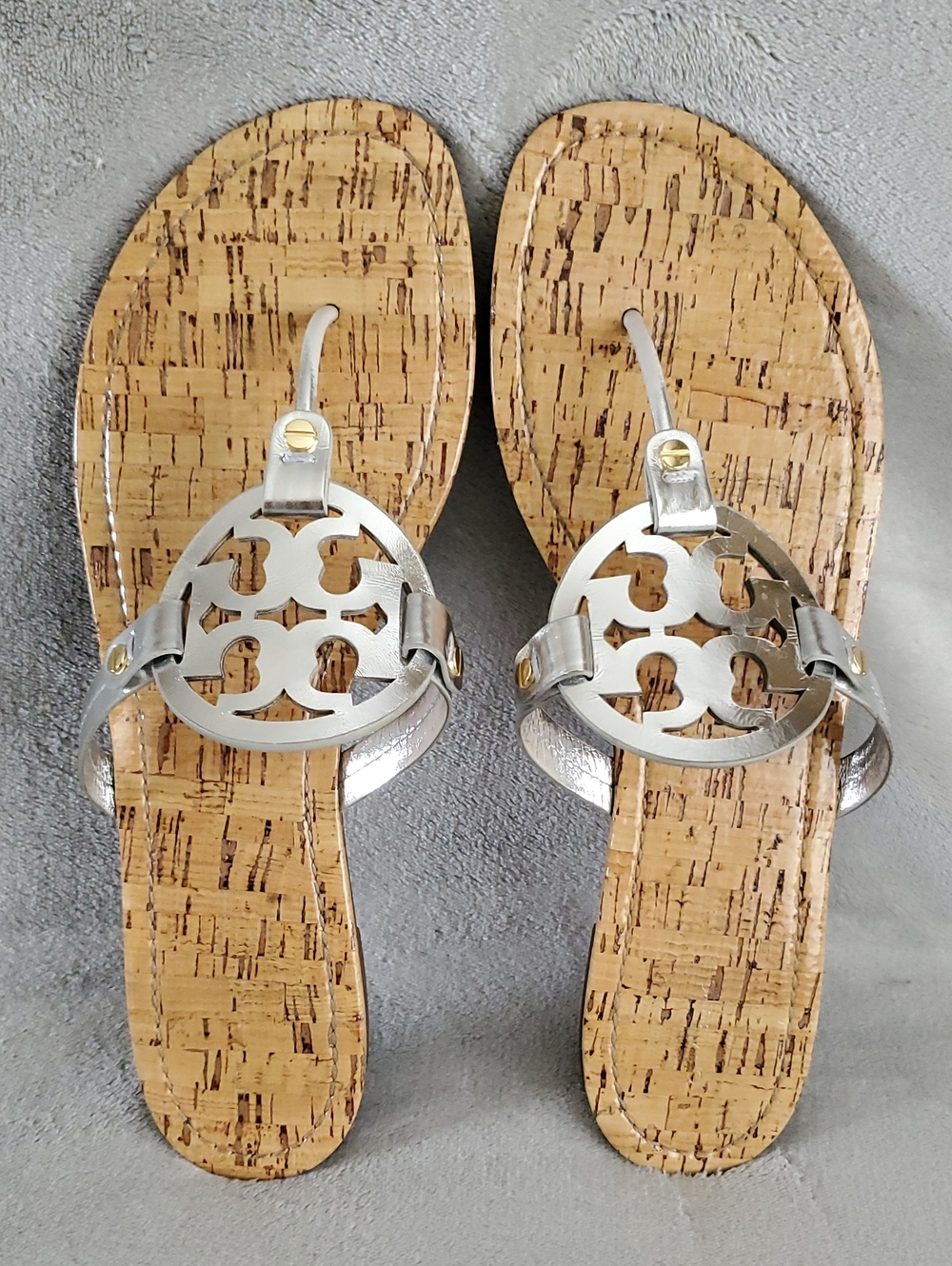 TORY BURCH Miller Silver Metallic Leather Patent Cork Flat Sandals SIZE: 13M
